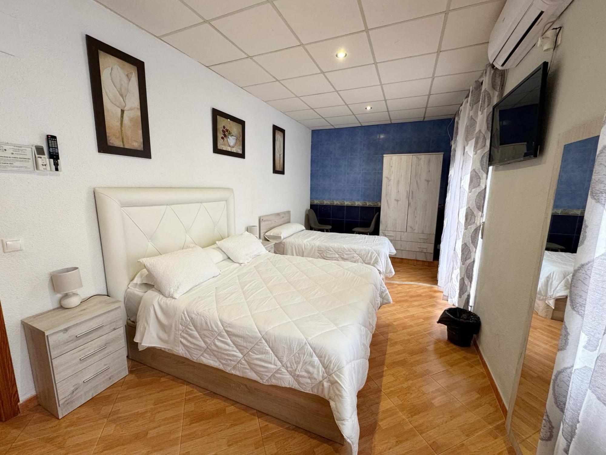 Hostal El Brillante - Alojamientos El Duque Кордоба Екстериор снимка